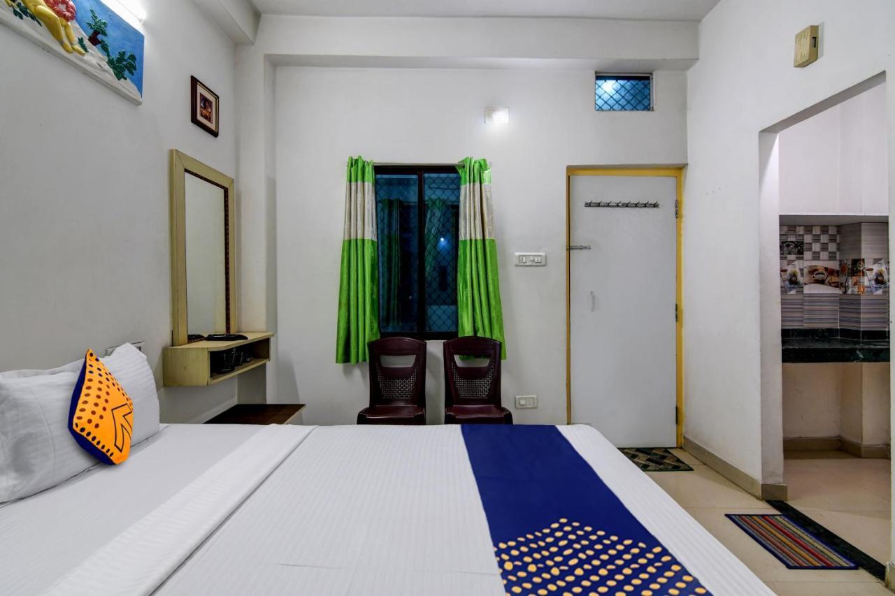 Spot On Ray Palace Hotel Puri Exterior photo