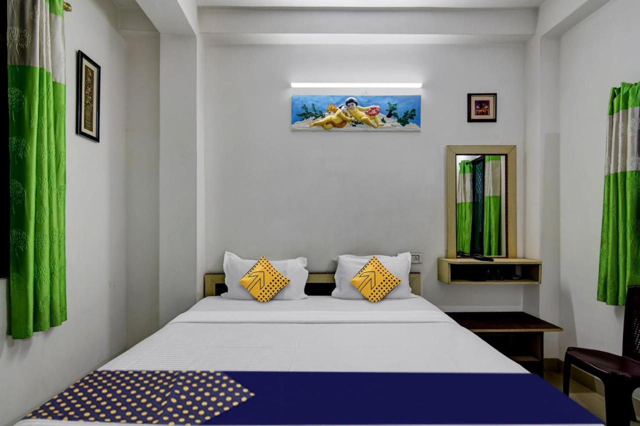 Spot On Ray Palace Hotel Puri Exterior photo