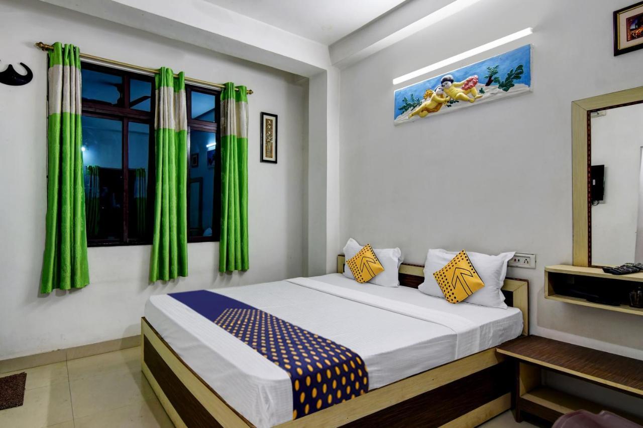 Spot On Ray Palace Hotel Puri Exterior photo