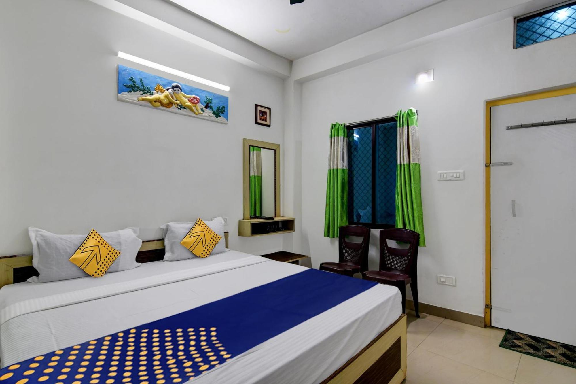 Spot On Ray Palace Hotel Puri Exterior photo